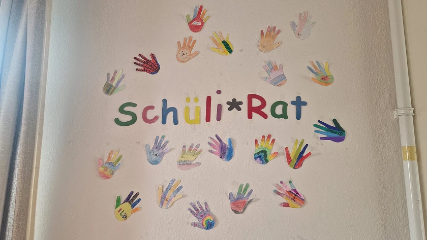 Handabdrücke von allen Schüli-Rat-Mitgliedern
