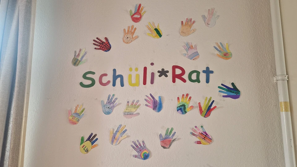Handabdr&uuml;cke von allen Sch&uuml;li-Rat-Mitgliedern