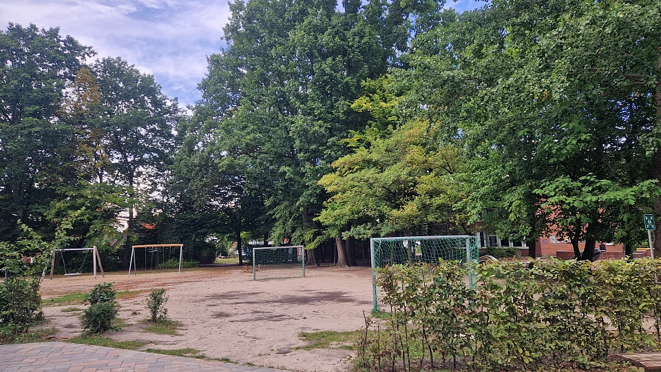 Hier sieht man einen Teil des Schulhofes 
